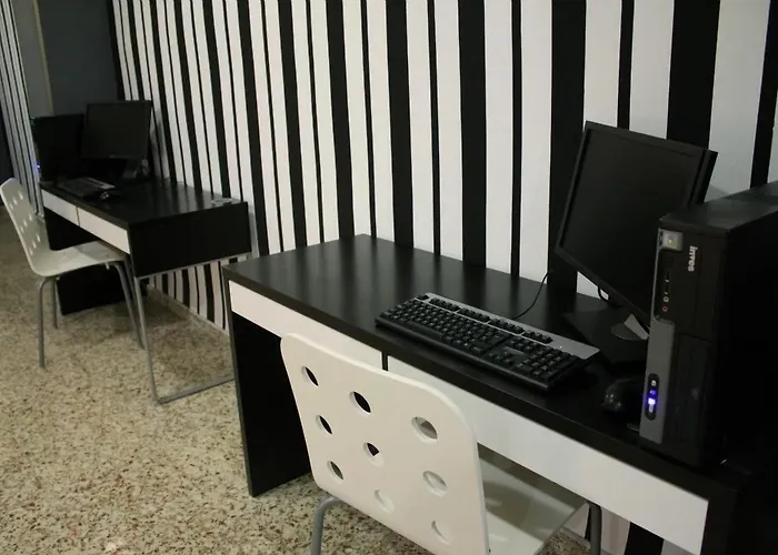 Quart Youth Hostel & Apartments Valenza