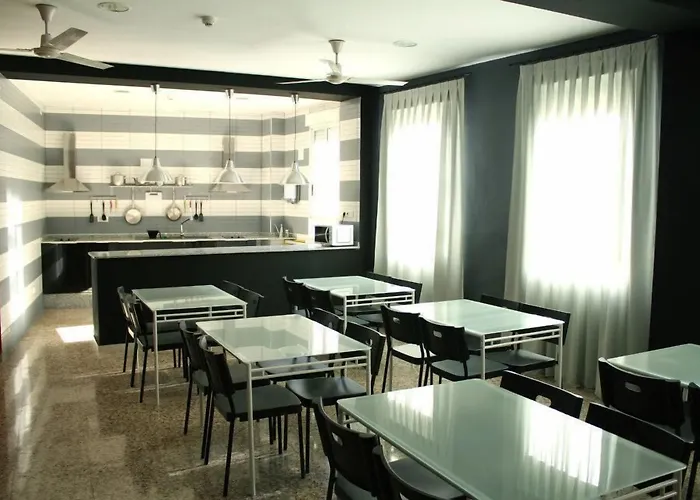 Quart Youth Hostel & Apartments Valenza