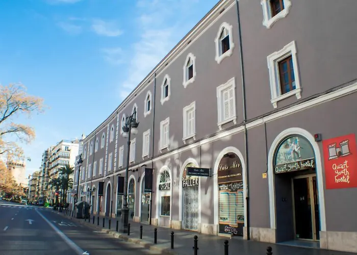 Quart Youth Hostel & Apartments Valenza